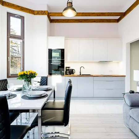 Good Time - Stone Hill Iii * 斯克拉斯卡波伦巴